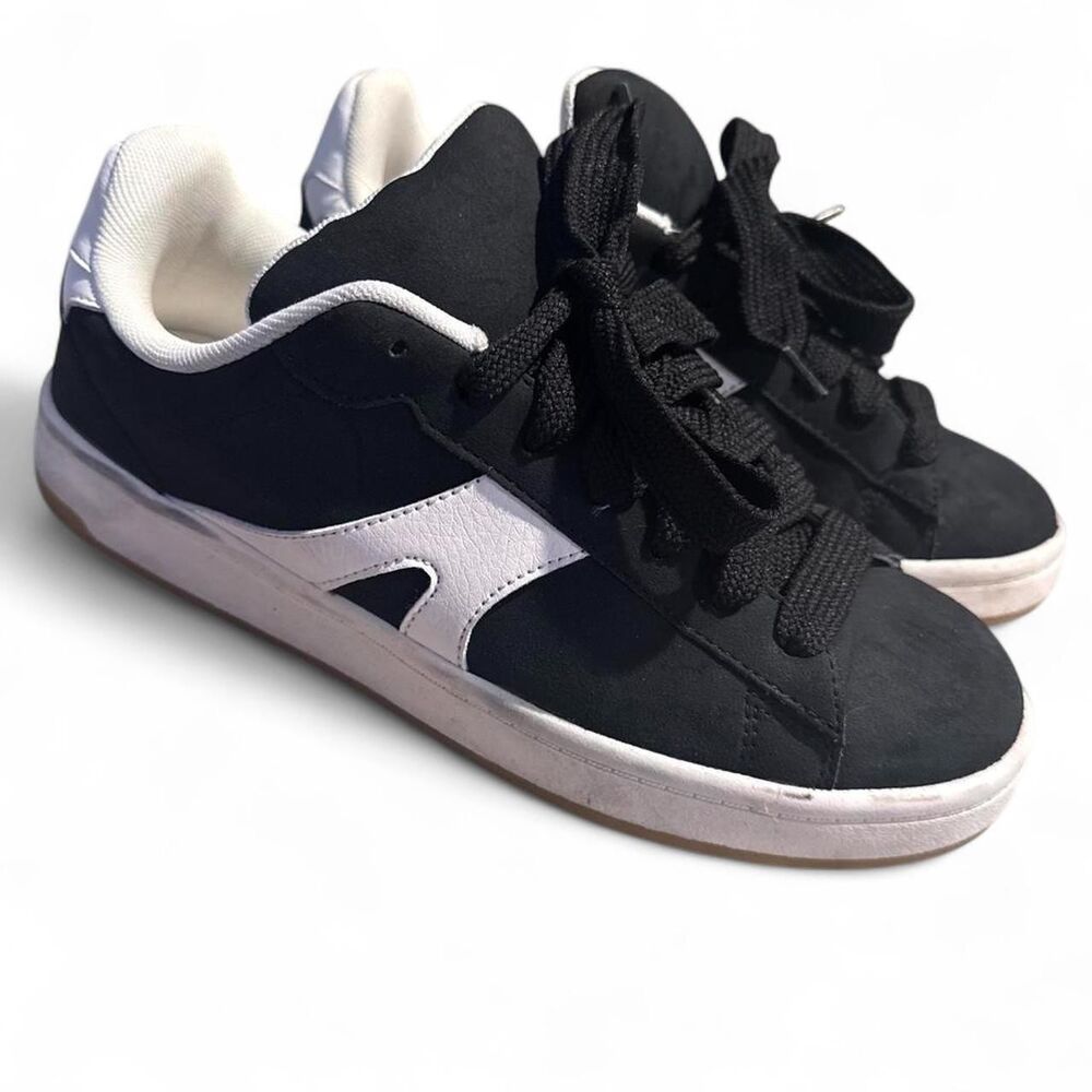 No Boundaries Black White Lace-Up Sneakers Women's Size 8.5 Casual Shoes